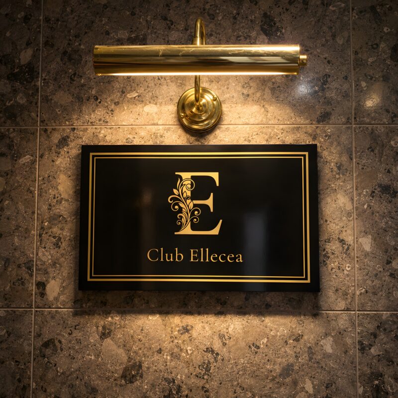 Club Ellecea 入口の看板（姫路市魚町のラウンジ）